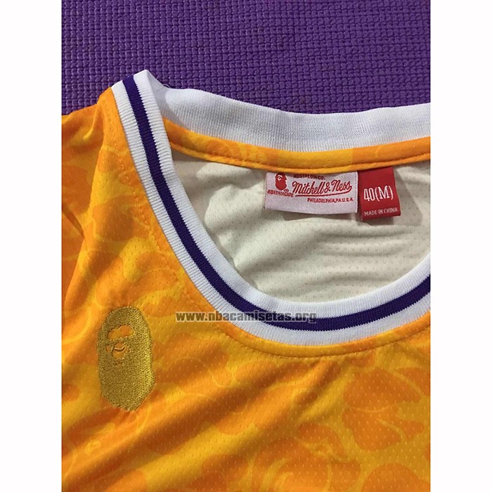 Camiseta Los Angeles Lakers Bape NO 24 Mitchell & Ness Amarillo